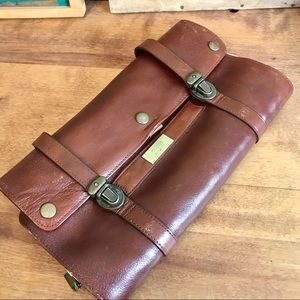 Vintage Leather Toiletry Roll Up Travel Bag snaps